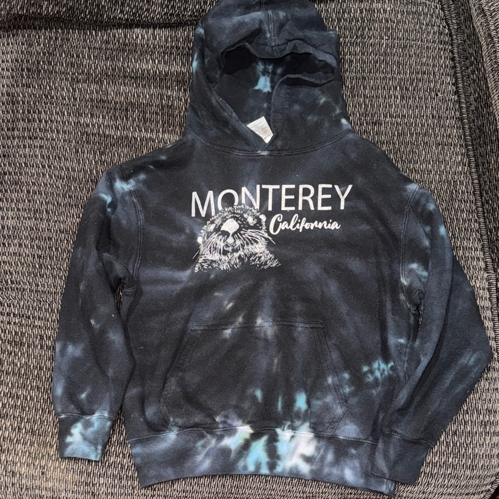 Kids Charcoal Tie-Dye Hoodie from Monterey Bay Aquarium. Kids Youth small, New!